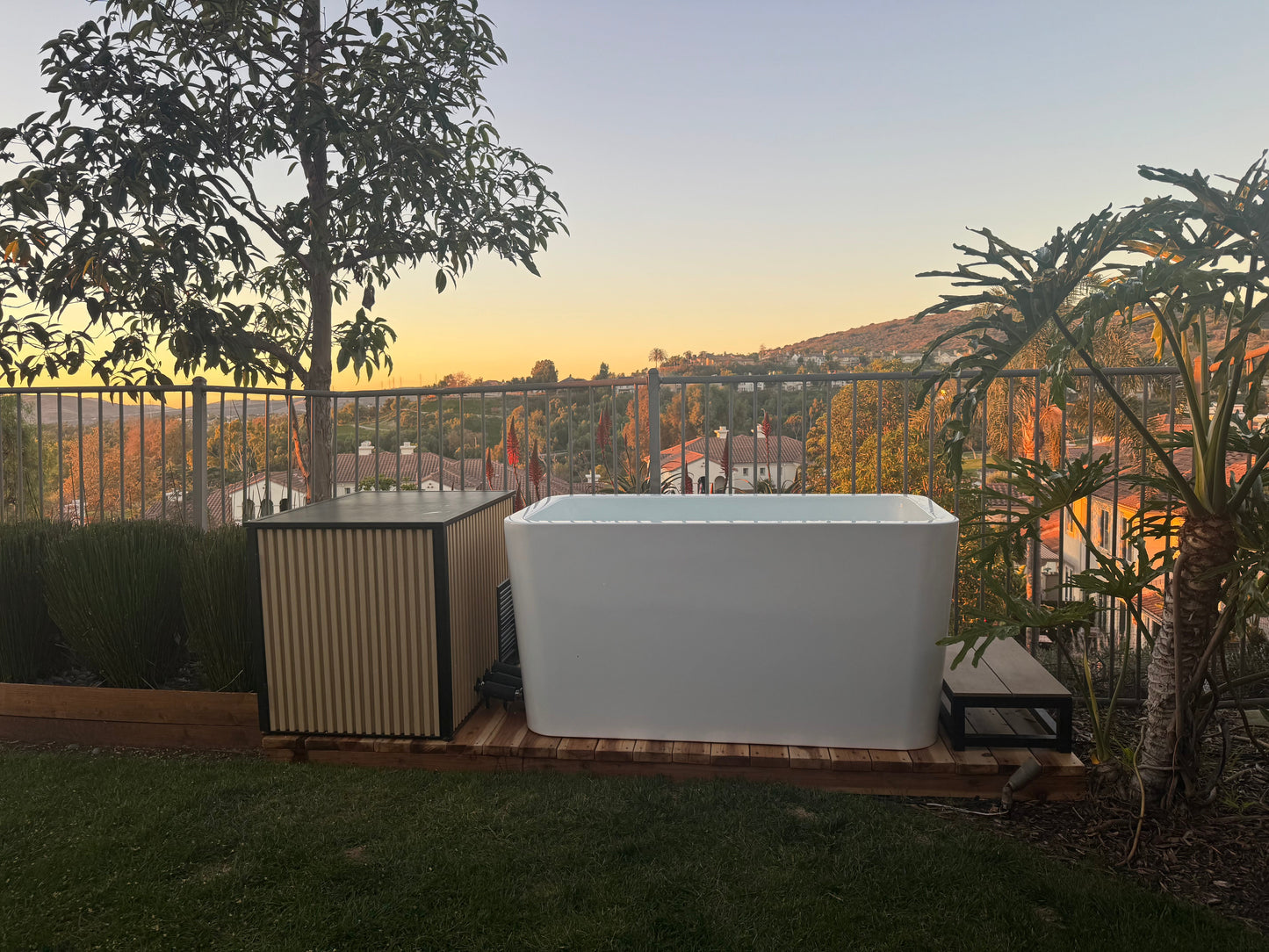 RevX X Tub, Acrylic Cold Plunge Tub with 1.5 HP Chiller